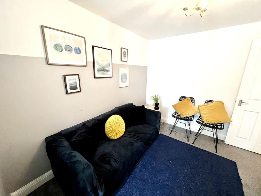 Modern 2 Bed Close To Mall With Parking & Garden Londen Buitenkant foto